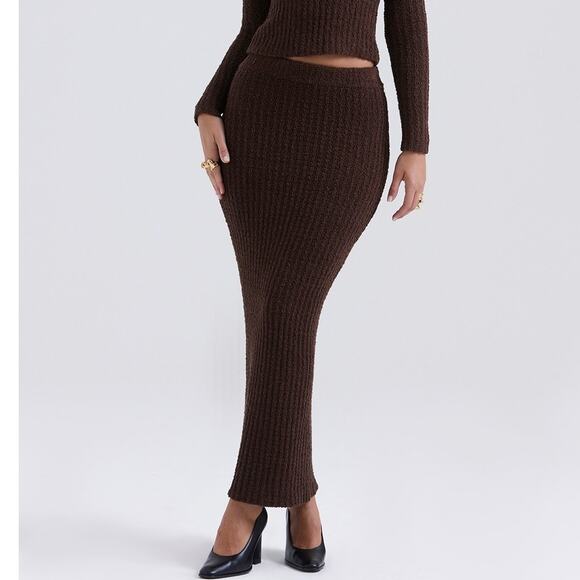 House of CB Women's Sloane Bouclé Knit Maxi Skirt Chocolate Brown Size M NWT - Picture 1 of 9